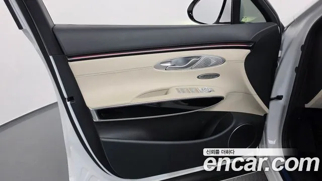 Genesis GV70 — Фото автомобиля 13