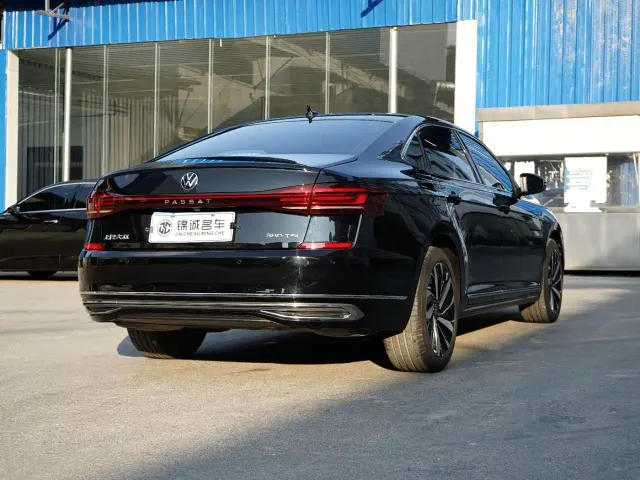 Volkswagen Passat — Фото автомобиля 7