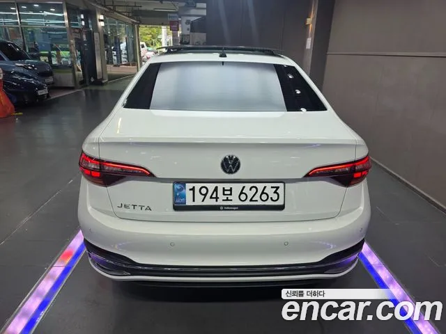 Volkswagen Jetta — Фото автомобиля 4