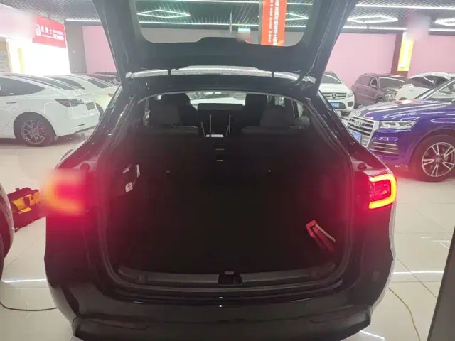 Tesla Model Y — Фото автомобиля 18