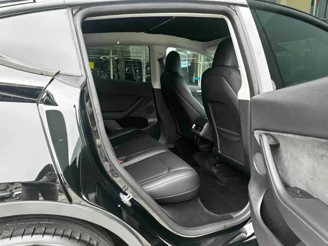 Tesla Model Y — Фото автомобиля 16