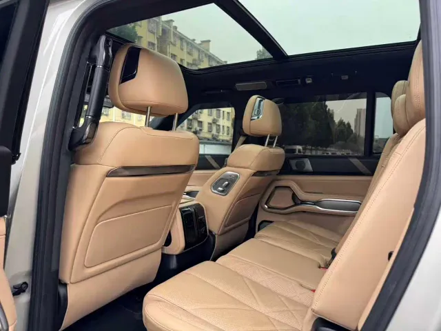 BYD FangChengBao Leopard 8 — Фото автомобиля 5