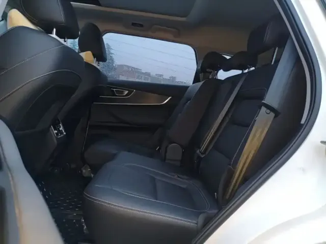 Chery Tiggo 8 — Фото автомобиля 16