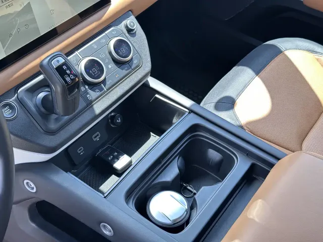 Land Rover Defender — Фото автомобиля 6