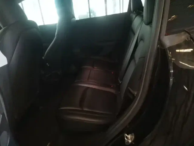 Tesla Model Y — Фото автомобиля 16