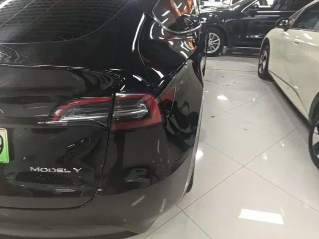 Tesla Model Y — Фото автомобиля 7