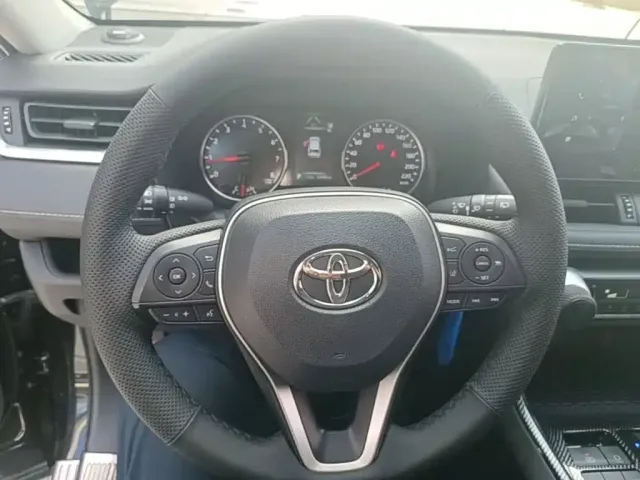 Toyota RAV4 — Фото автомобиля 10