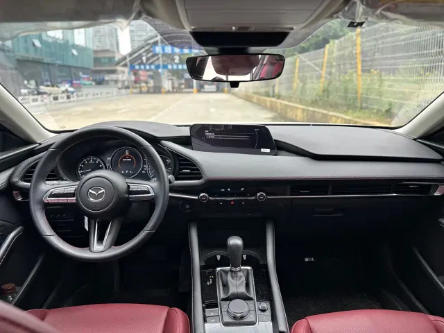 Mazda Axela — Фото автомобиля 7