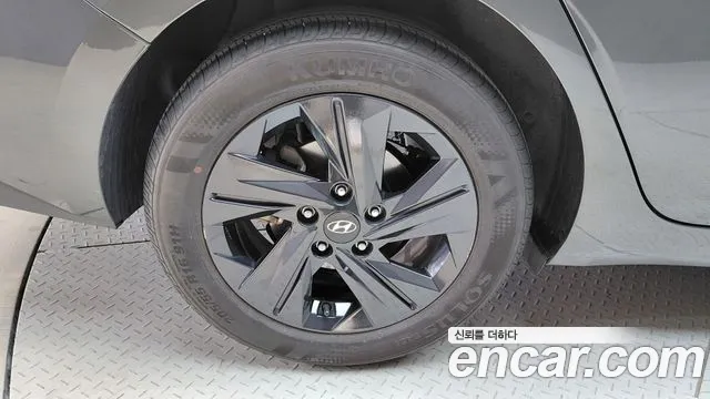 Hyundai Avante CN7 — Фото автомобиля 5