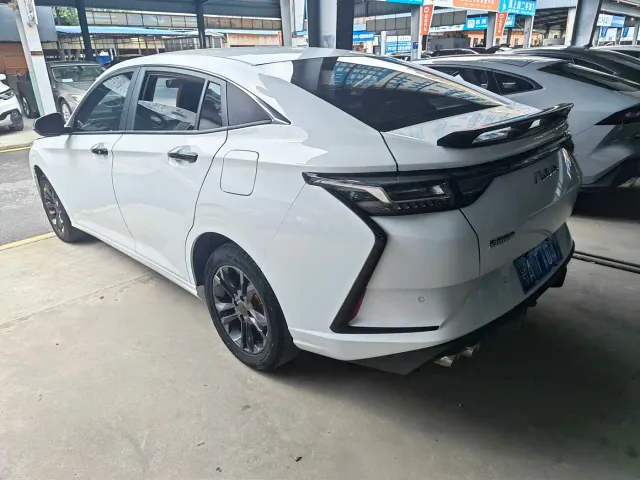 Dongfeng Yixuan — Фото автомобиля 16