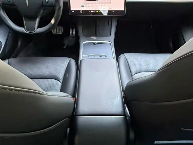 Tesla Model 3 — Фото автомобиля 7