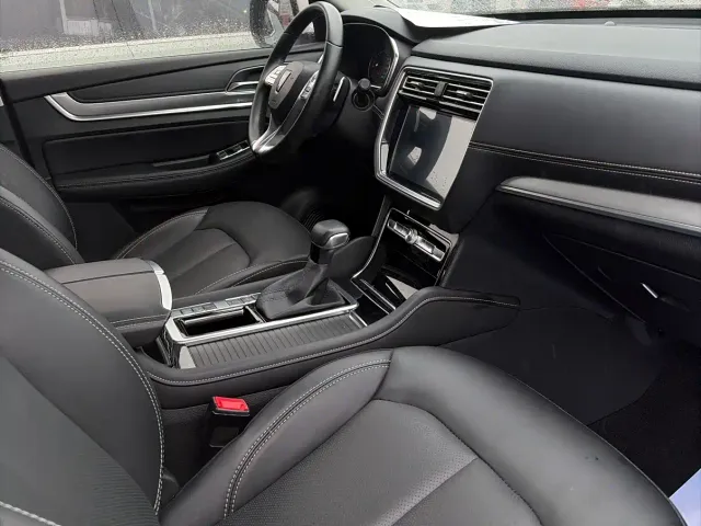 Roewe RX8 — Фото автомобиля 16