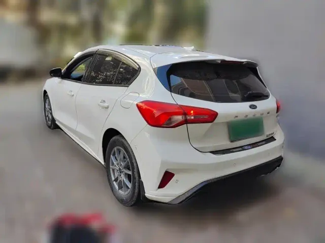 Ford Focus — Фото автомобиля 4
