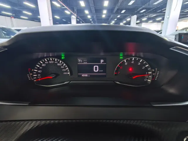 Peugeot 2008 — Фото автомобиля 12