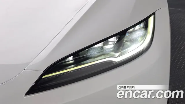Tesla Model 3 — Фото автомобиля 6