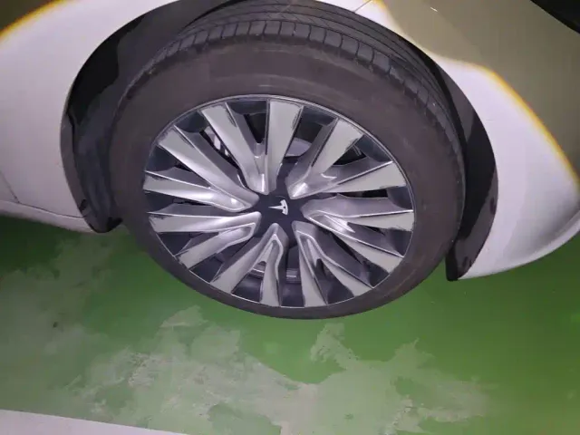 Tesla Model 3 — Фото автомобиля 25