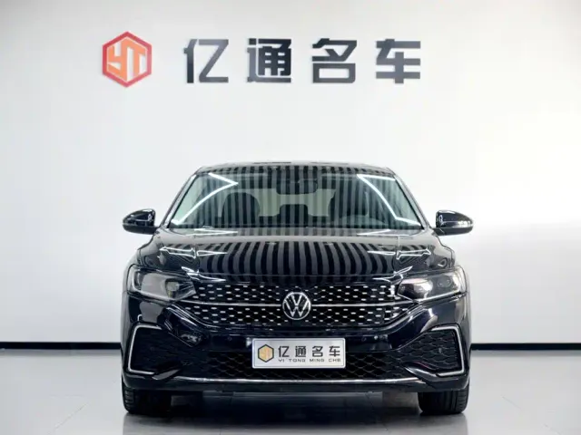 Volkswagen Passat — Фото автомобиля 2