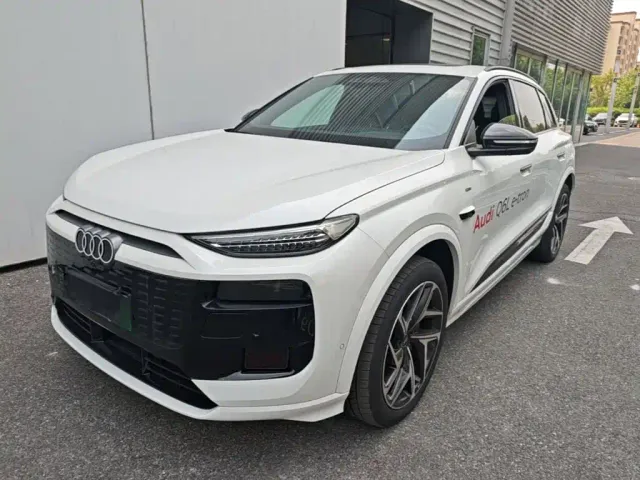 Фотография автомобиля — Audi Q6L e-tron