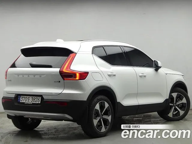 Вольво XC40 B4 Ultimate Bright — Фото автомобиля 4