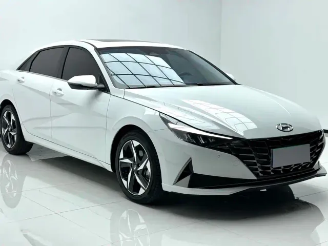 Hyundai Elantra — Фото автомобиля 5