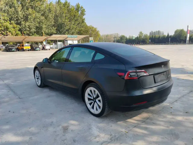 Tesla Model 3 — Фото автомобиля 9