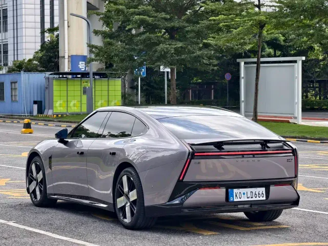 Xpeng P7 — Фото автомобиля 13
