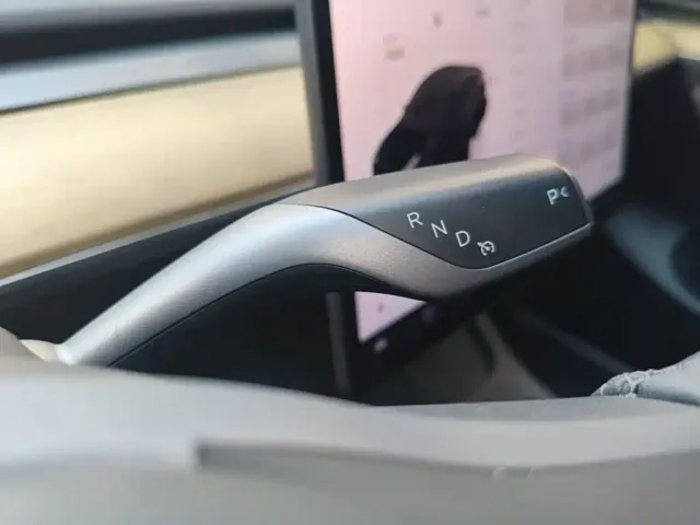Tesla Model Y 2022 Facelift Rear-Wheel Drive Version — Фото автомобиля 13