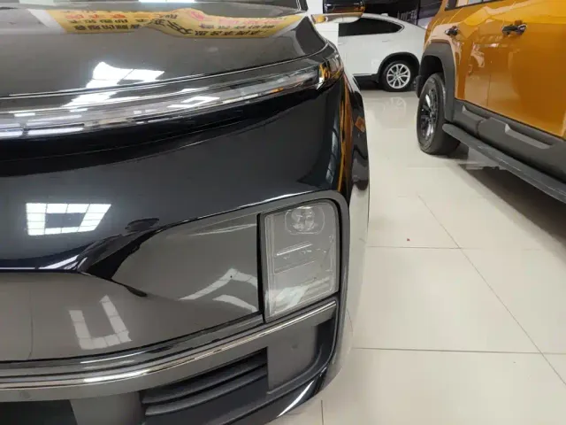 Li Auto L8 — Фото автомобиля 17