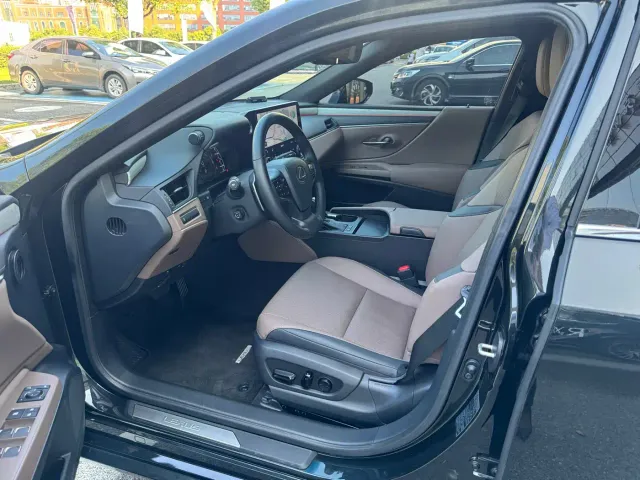 Lexus ES — Фото автомобиля 3