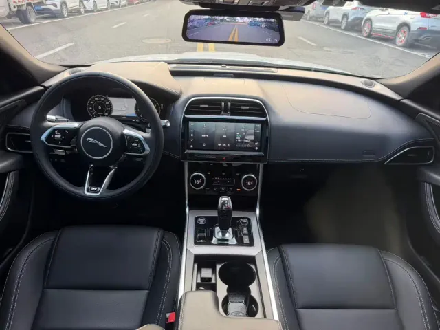 Jaguar XEL — Фото автомобиля 11