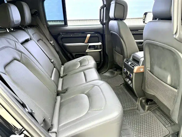 Land Rover Defender — Фото автомобиля 24