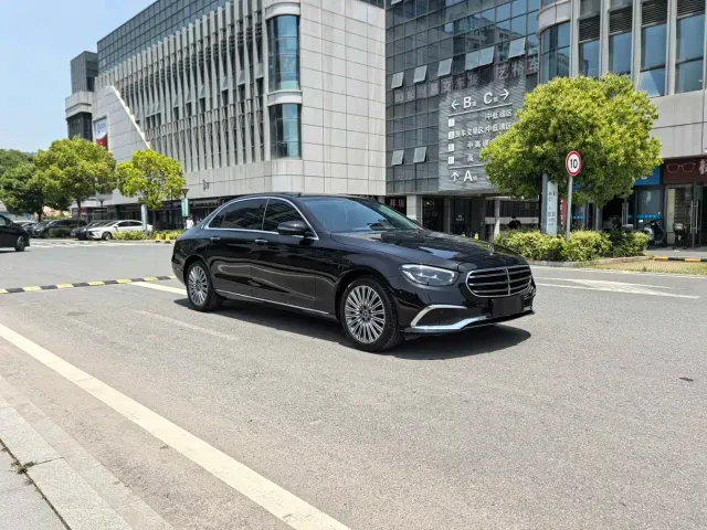 Mercedes-Benz E-Class — Фото автомобиля 7