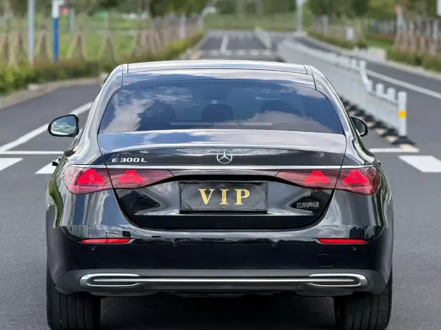 Mercedes-Benz E-Class — Фото автомобиля 7