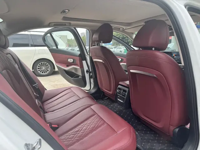 BMW i3 — Фото автомобиля 12
