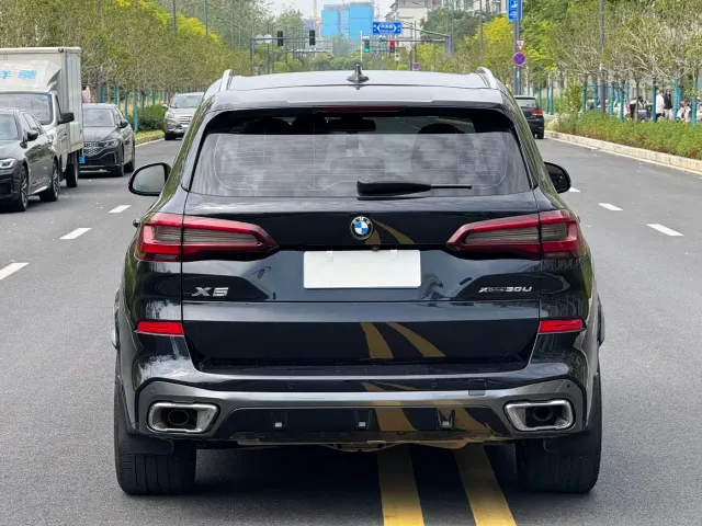 BMW X5 — Фото автомобиля 9