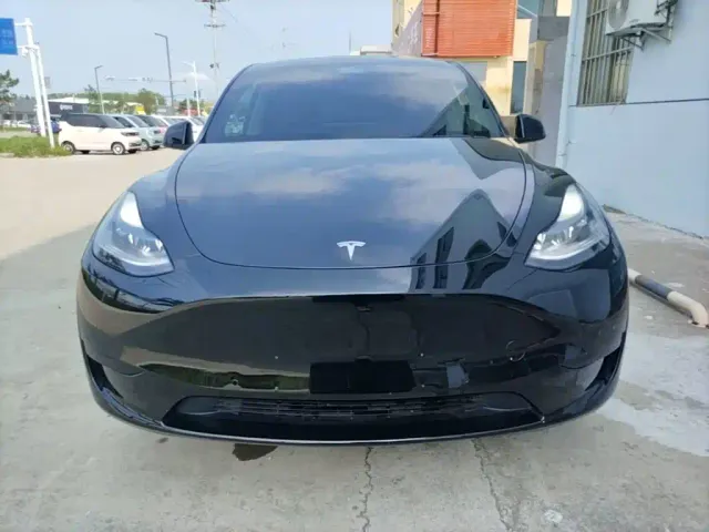 Tesla Model Y — Фото автомобиля 2