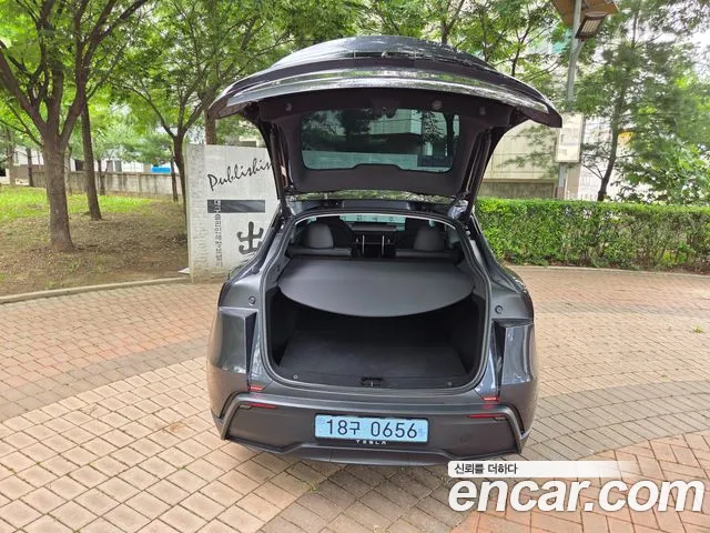 Tesla Model Y — Фото автомобиля 5