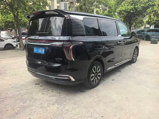 Hongqi HQ9 — Фото автомобиля 4