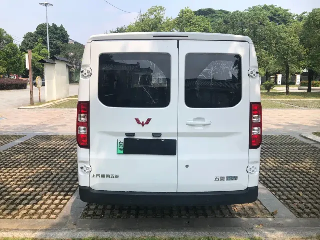 Wuling Motors Wuling Yangguang 2026 Model 330km Passenger Van Comfort Version — Фото автомобиля 5