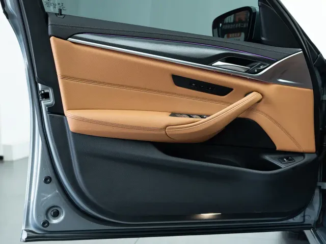 BMW 5 Series — Фото автомобиля 11