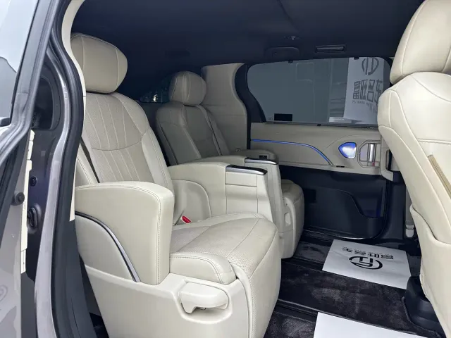 Toyota Sienna — Фото автомобиля 22