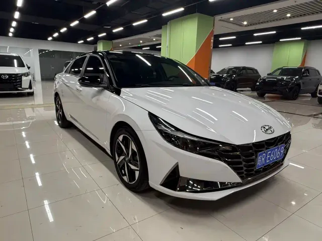 Hyundai Elantra — Фото автомобиля 3