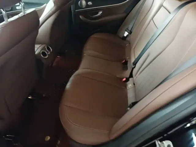 Mercedes-Benz E-Class — Фото автомобиля 16