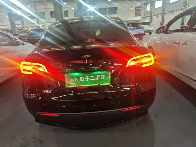 Tesla Model Y — Фото автомобиля 5