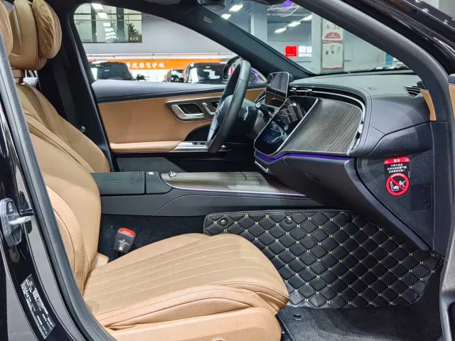 Mercedes-Benz E-Class — Фото автомобиля 18