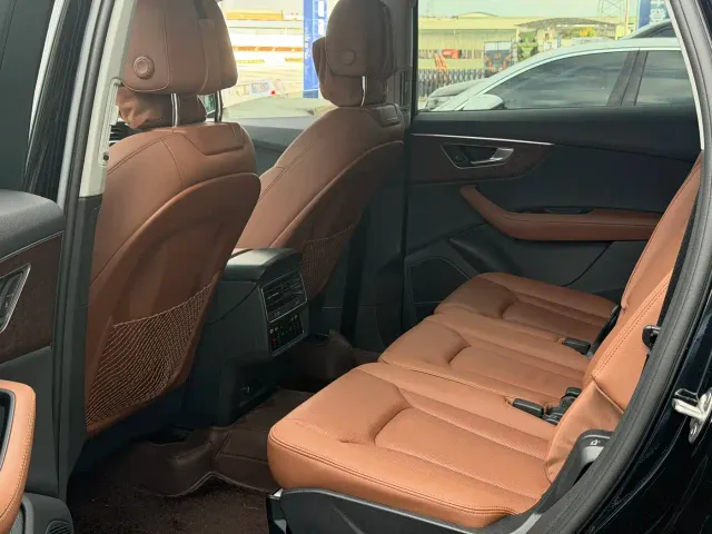 Audi Audi Q7 2023 55 TFSI quattro S line Sport — Фото автомобиля 4