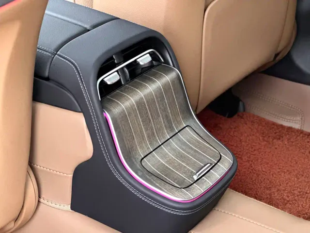Mercedes-Benz E-Class — Фото автомобиля 12