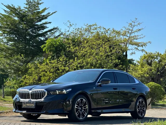 Фотография автомобиля — BMW 5 Series