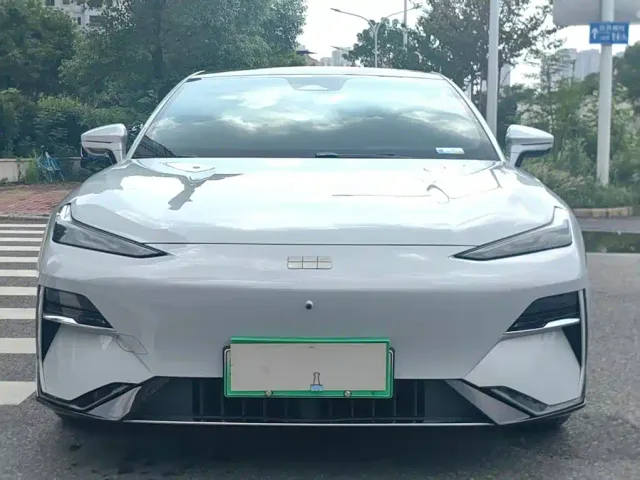 Geely Galaxy E8 — Фото автомобиля 2