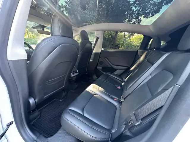 Tesla Model Y — Фото автомобиля 13